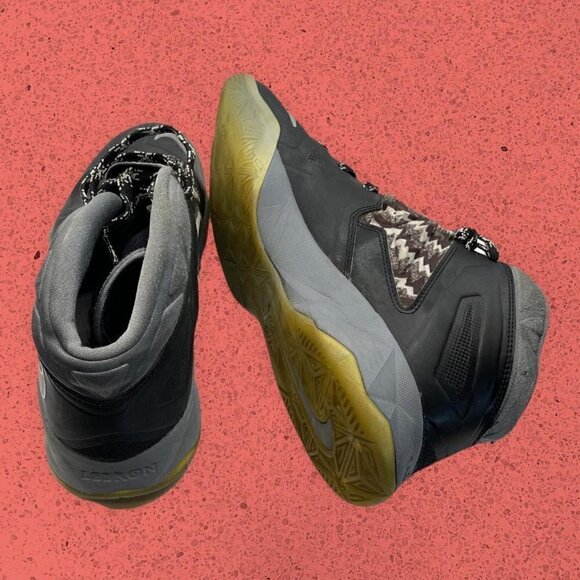 Lebron James VII Nike basketball shoes - Picture 3 of 5